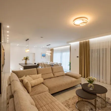 بيت للعطل Stunning In إيموتسكي